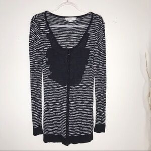 KENSIE PRETTY BLACK & WHITE RUFFLE SWEATER